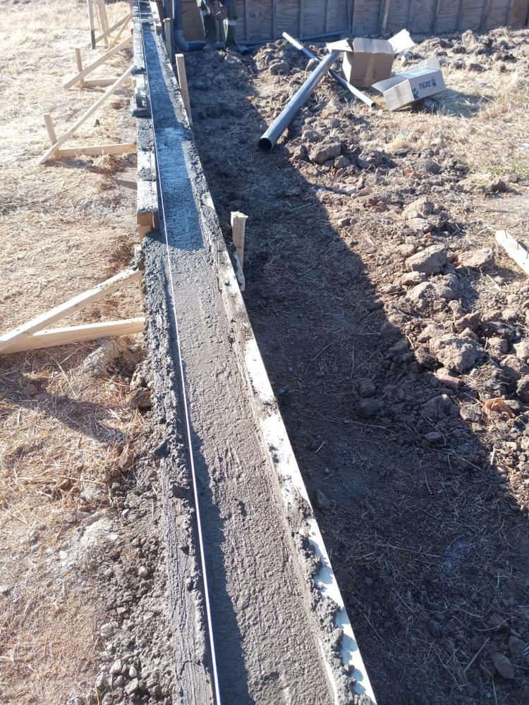 Cimiento hormigonado con instalaciones