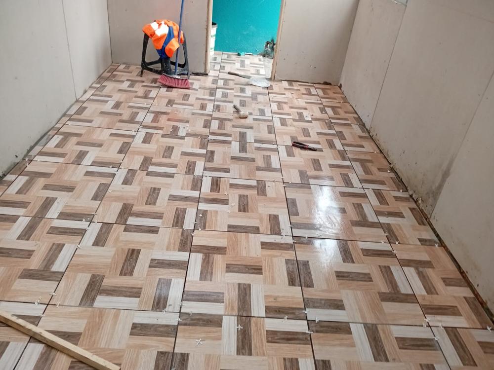 Cerámica de diseño tipo parquet en piso